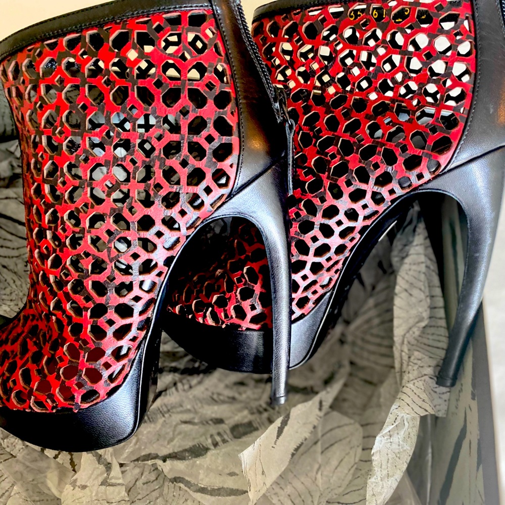 Alexander McQueen booties red/black size 36